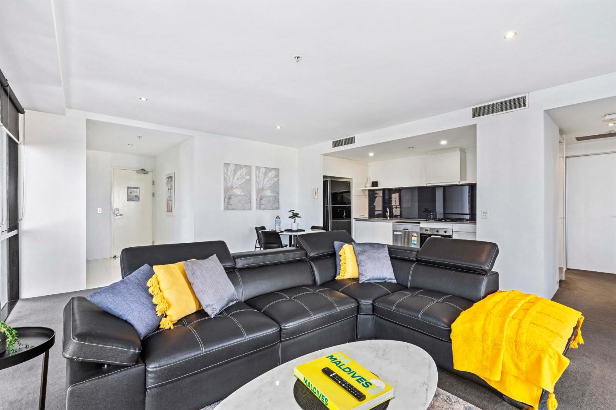 Ocean View Apartments With Balcony - Circle On Cavill - Central Location! - Self Contained & Privately Managed 골드코스트 외부 사진