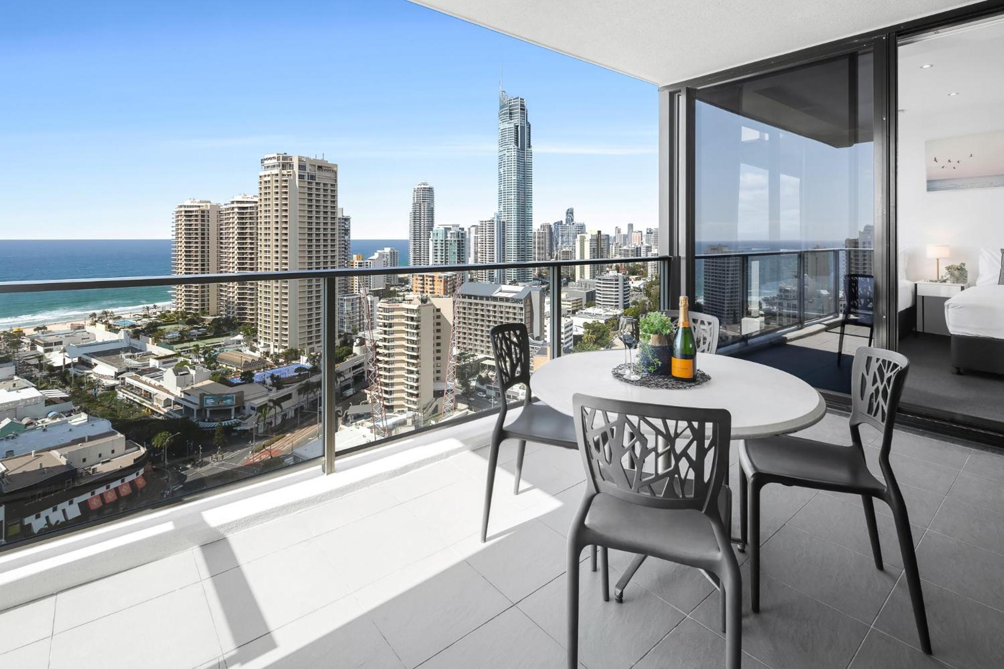 Ocean View Apartments With Balcony - Circle On Cavill - Central Location! - Self Contained & Privately Managed 골드코스트 외부 사진