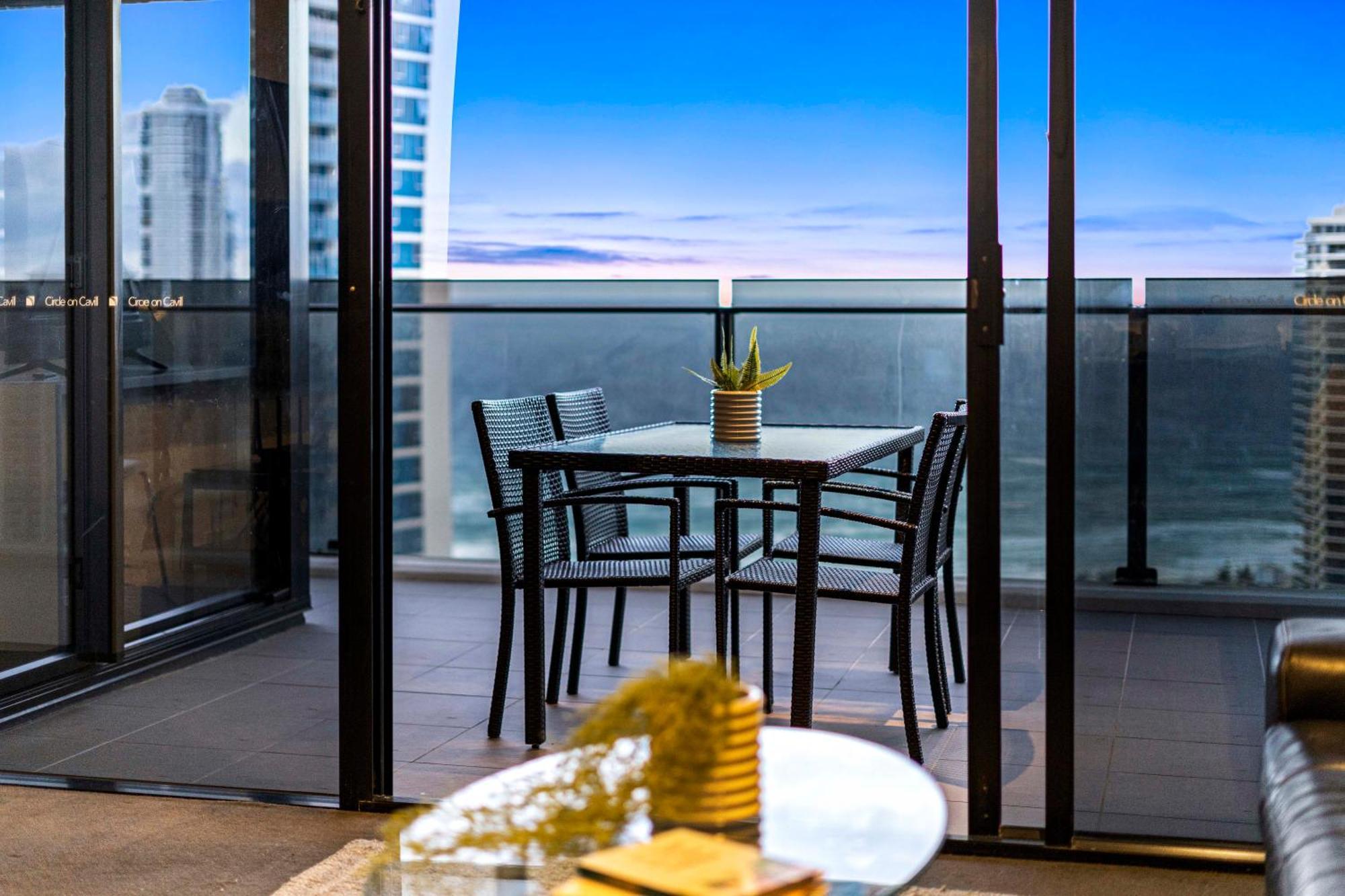 Ocean View Apartments With Balcony - Circle On Cavill - Central Location! - Self Contained & Privately Managed 골드코스트 외부 사진