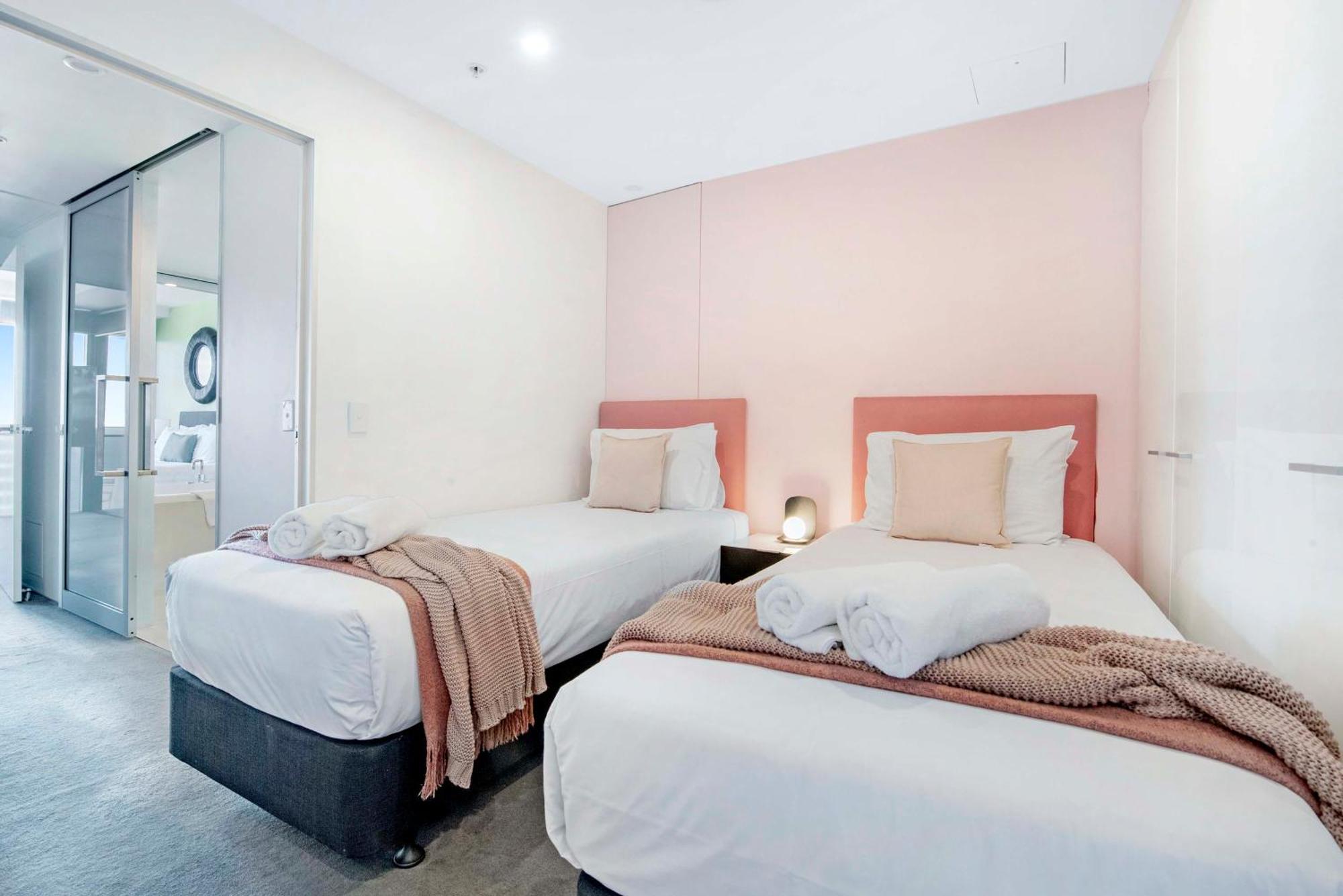 Ocean View Apartments With Balcony - Circle On Cavill - Central Location! - Self Contained & Privately Managed 골드코스트 외부 사진