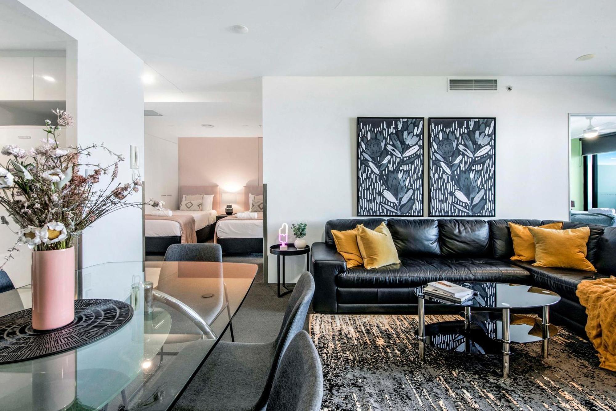 Ocean View Apartments With Balcony - Circle On Cavill - Central Location! - Self Contained & Privately Managed 골드코스트 외부 사진