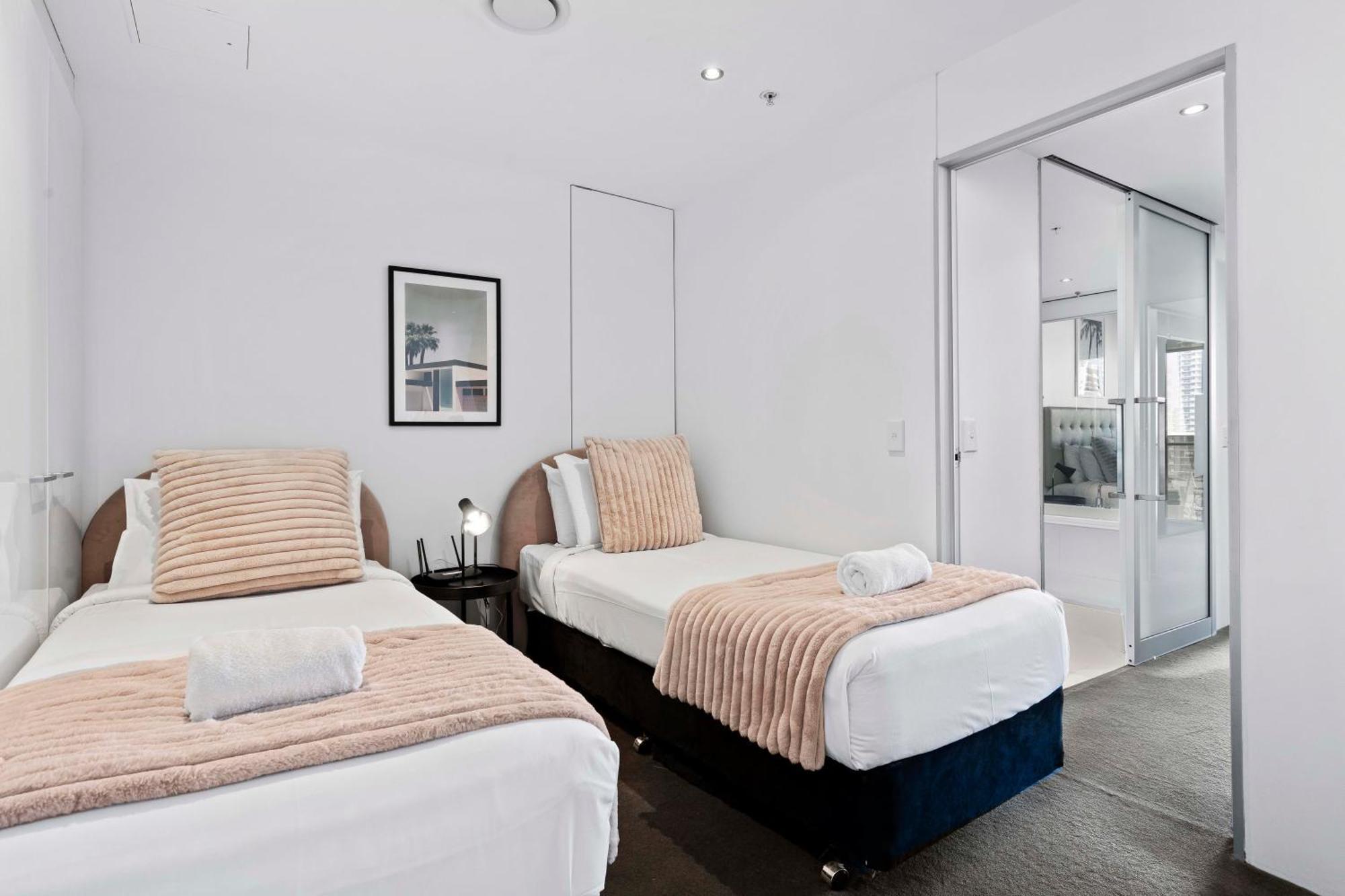 Ocean View Apartments With Balcony - Circle On Cavill - Central Location! - Self Contained & Privately Managed 골드코스트 외부 사진